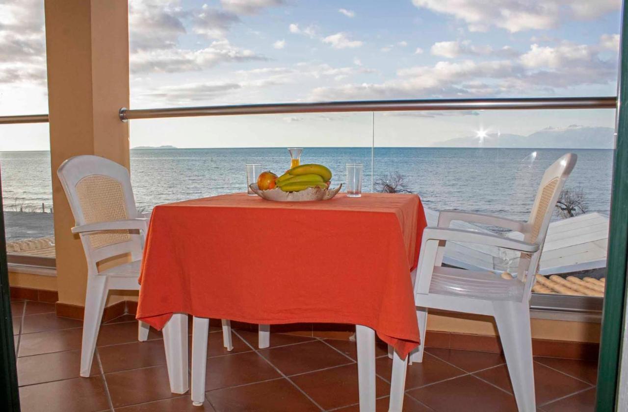 Frosos Beachfront Maisonette Acharavi Ахарави Екстериор снимка